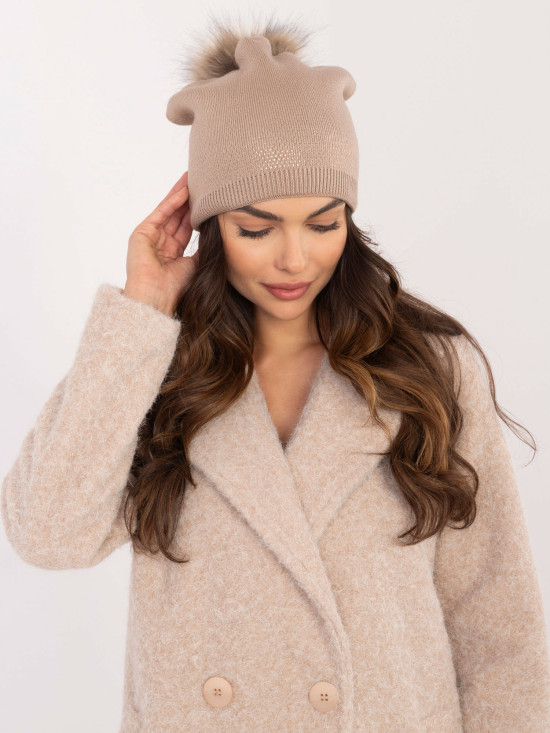 Cappello invernale beige con pompon