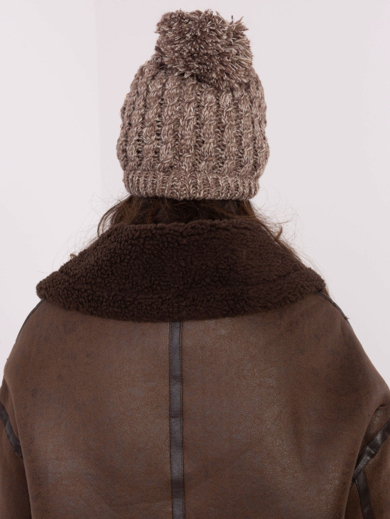 Cappello invernale beige con applicazione