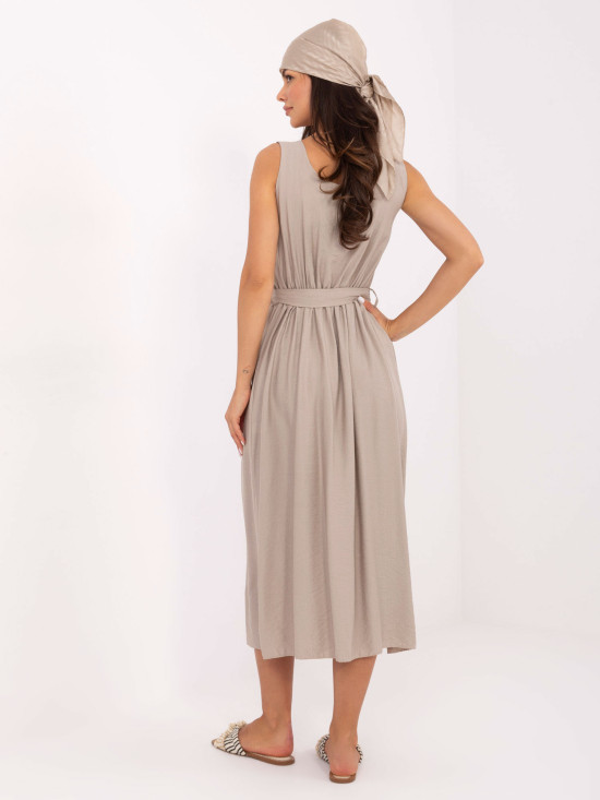 Abito beige svasato con cintura