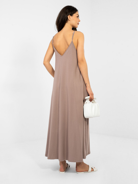 Abito maxi beige con scollo a V e tasche