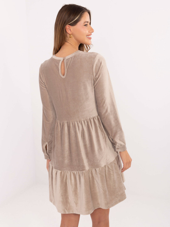 Abito beige svasato con volant