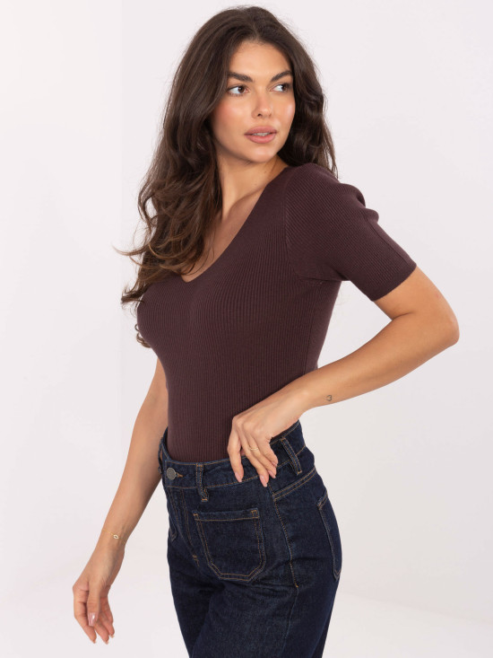 Maglione marrone a costine con scollo a V