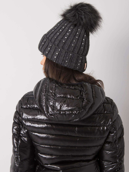 Cappello grigio scuro imbottito con applicazioni