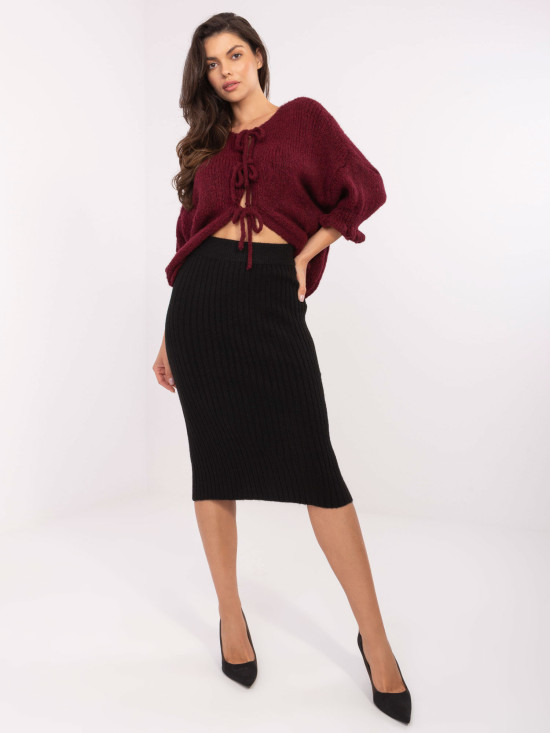 Elegantna crna midi suknja
