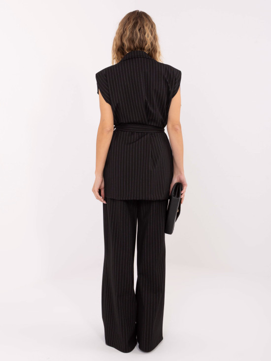Gilet nero elegante a righe con cintura