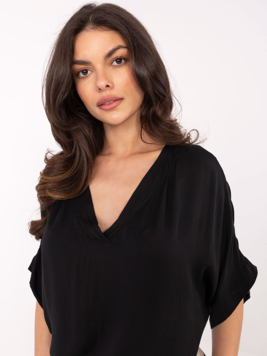 Stilizirana crna bluzica s 3/4 rukavima