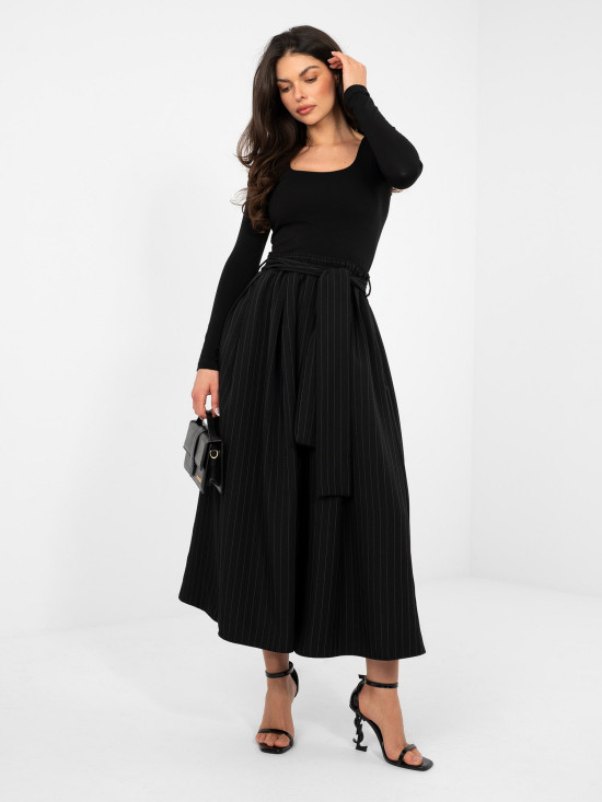 Gonna midi nera elegante con cintura e tasche