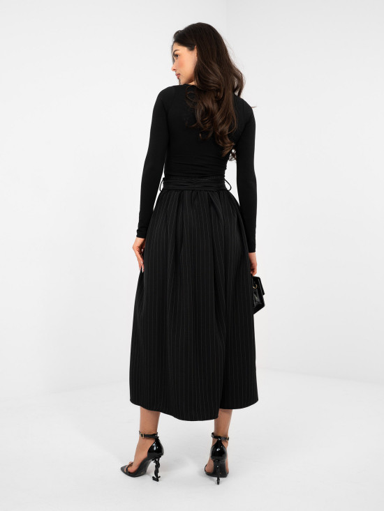 Gonna midi nera elegante con cintura e tasche