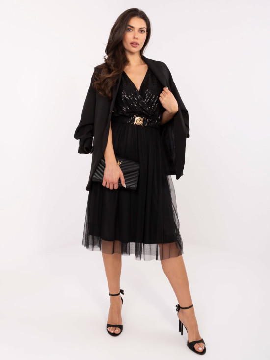 Crna midi haljina s remenom i šljokičastim detaljem