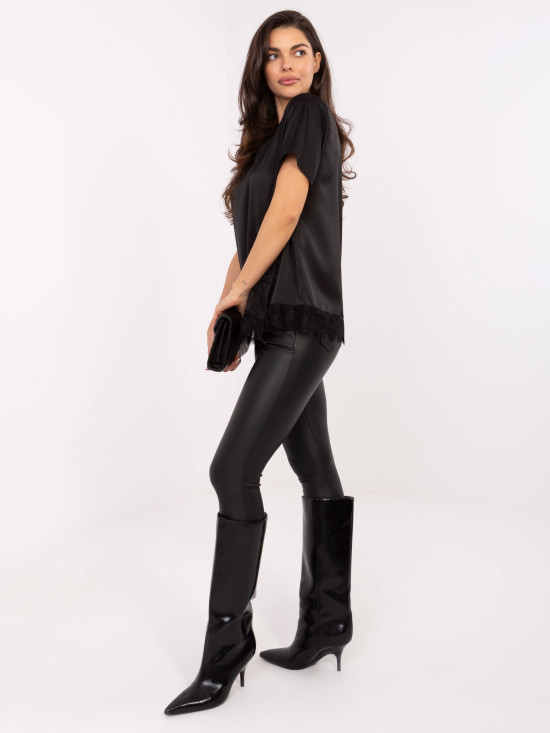 Elegante blusa nera con pizzo