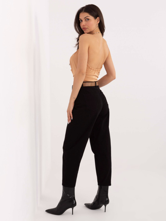 Crne mom jeans hlače s remenom