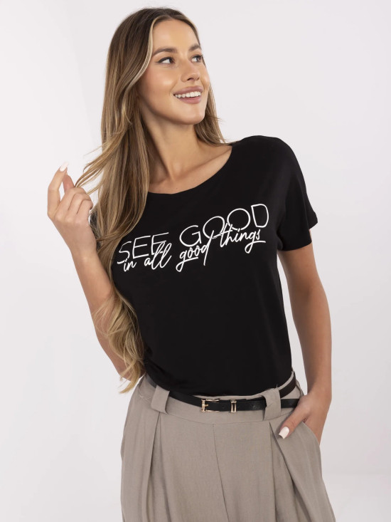 T-shirt nera stilosa con scritte