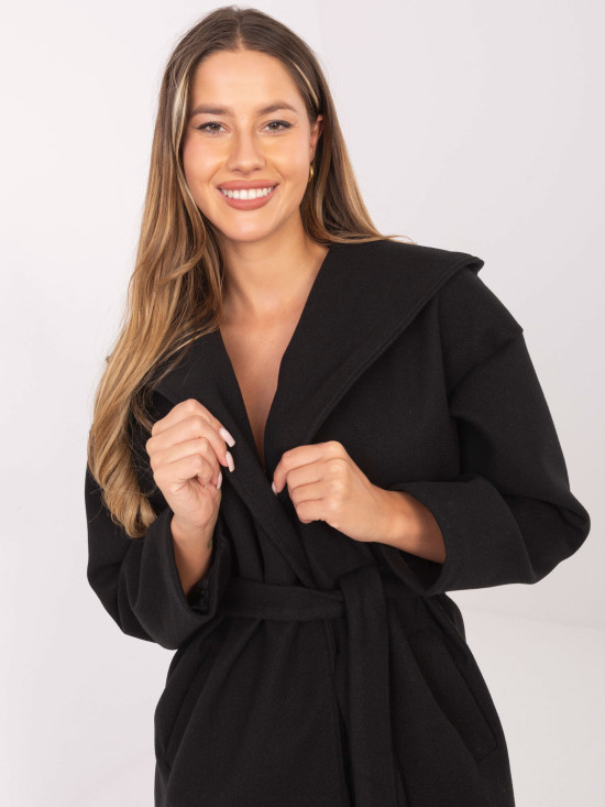 Cappotto nero da mezza stagione con cappuccio e cintura