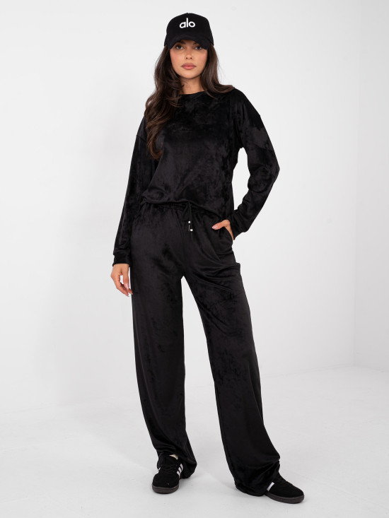 Crni ženski komplet s dugim rukavima i ukrasnim detaljima