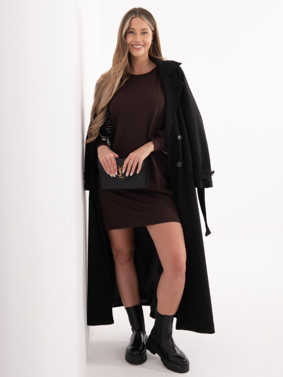 Abito corto marrone con ricamo e maniche a sbuffo