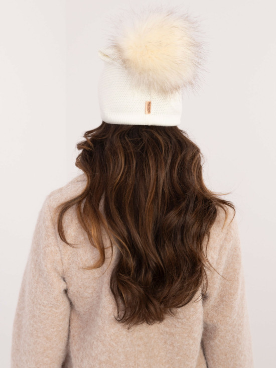 Elegante berretto ecru con pompon