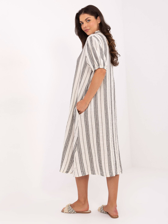 Abito oversize con scollatura a V in bianco e nero
