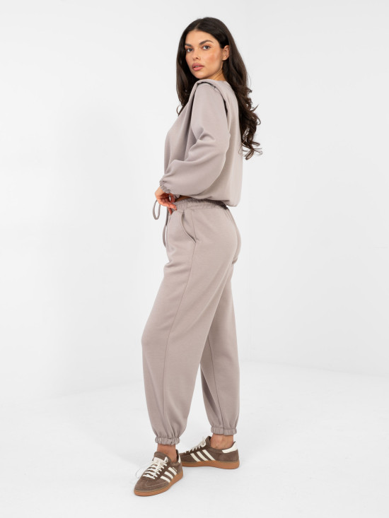 Completo donna beige con laccio e maniche lunghe