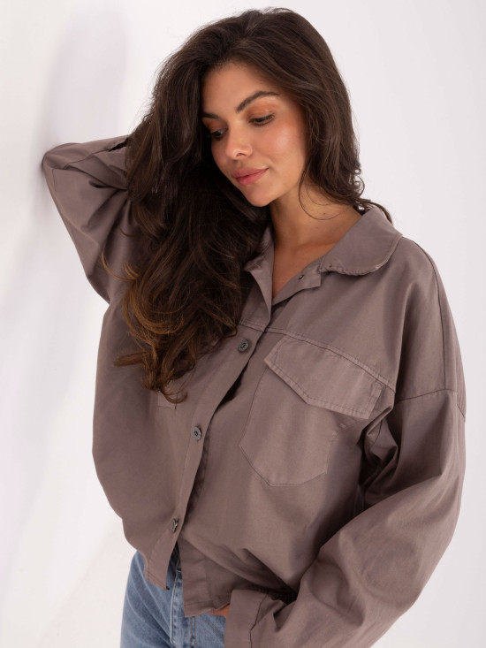 Camicia da donna beige in cotone con tasche