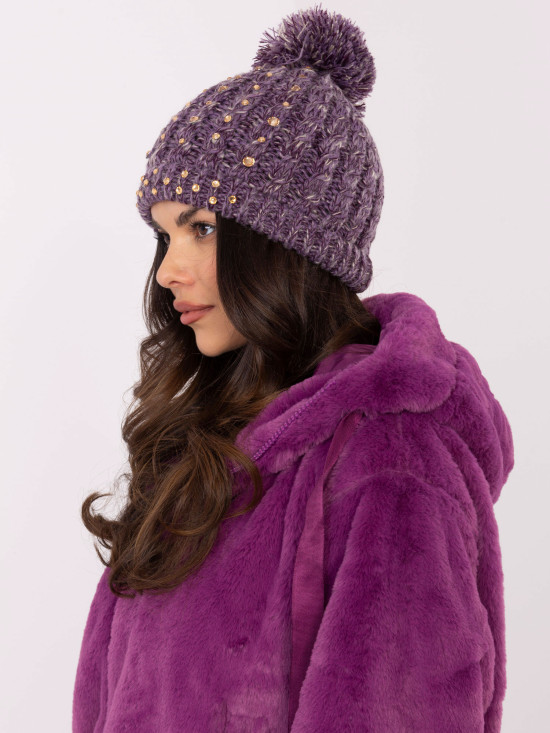 Cappello invernale viola con applicazione