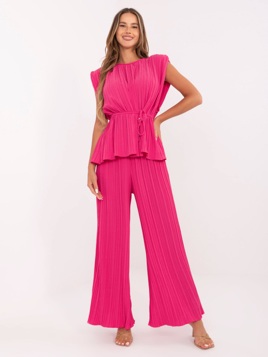 Completo elegante in rosa