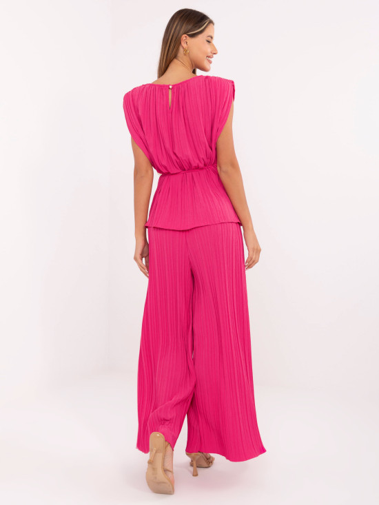 Completo elegante in rosa
