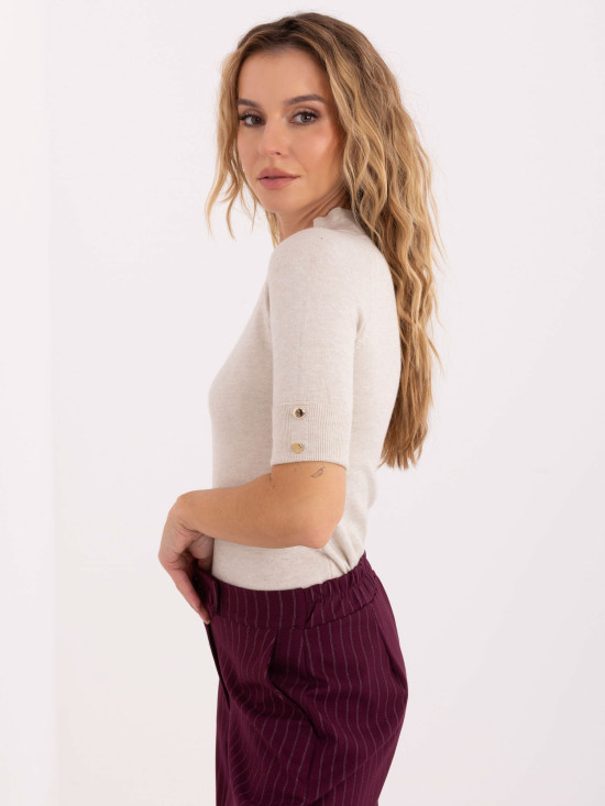 Elegante maglione beige con collo alto e maniche corte