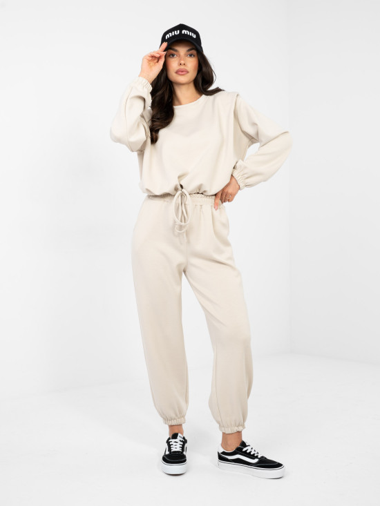 Completo beige da donna con maniche lunghe e cintura da annodare