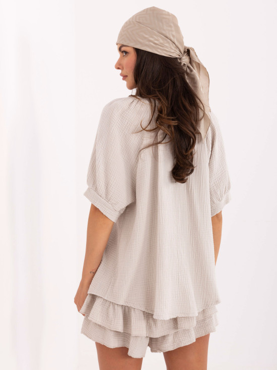 Set elegante in tonalità beige chiaro