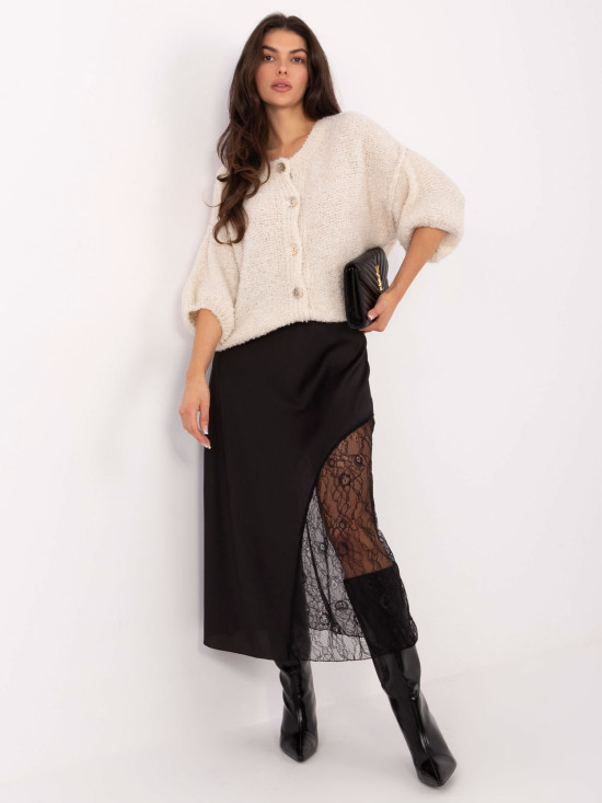 Elegantni bež pulover s 3/4 rukavima i gumbima