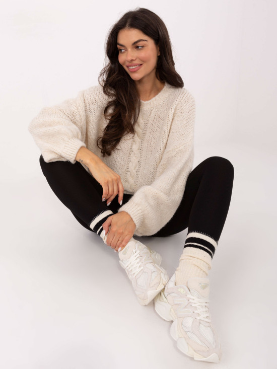 Bež pulover s okruglim izrezom i teksturiranim uzorkom