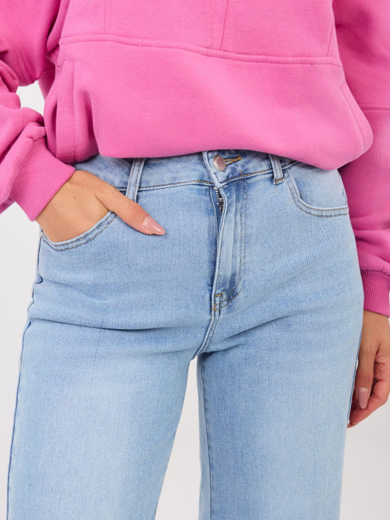 Ženske svijetloplave ravne traperice