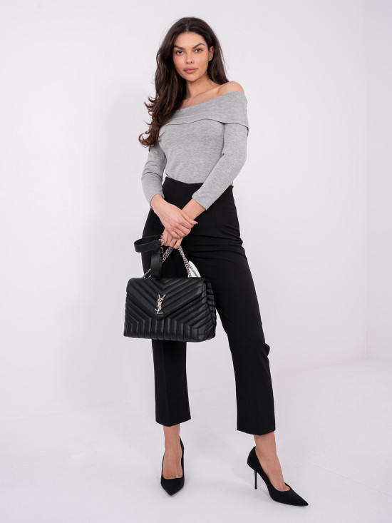 Siva bluza s otkrivenim ramenima i 3/4 rukavima