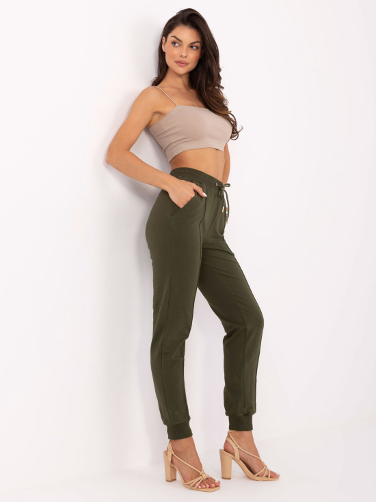 Stilizirane trenirke u khaki boji