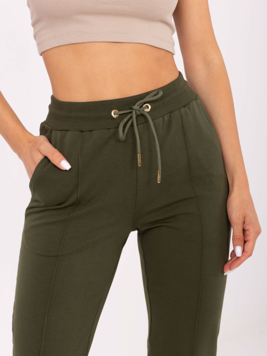 Stilizirane trenirke u khaki boji