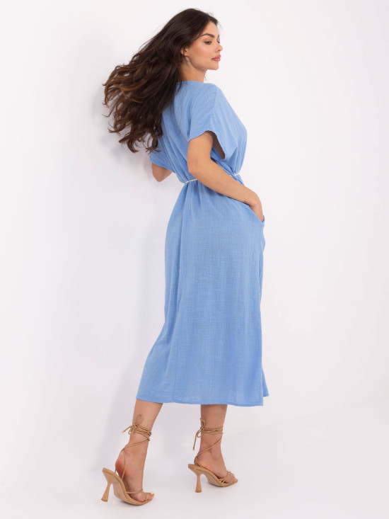 Abito oversize blu con cintura e tasche