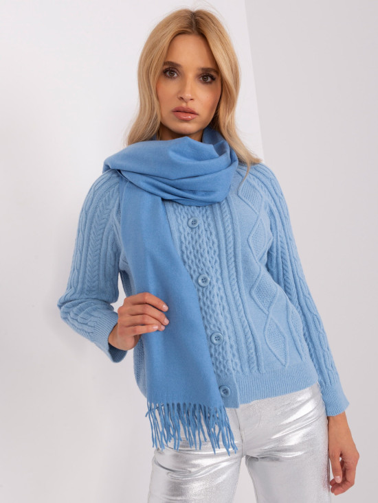 Sciarpa blu lavorata a maglia con frange