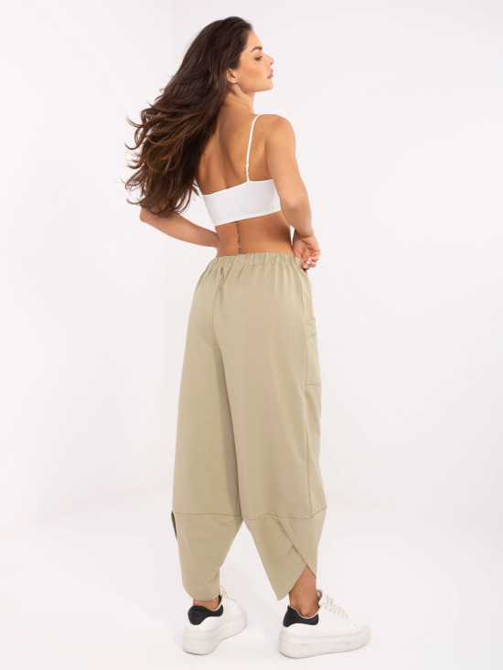 Pantaloni sportivi eleganti in verde oliva