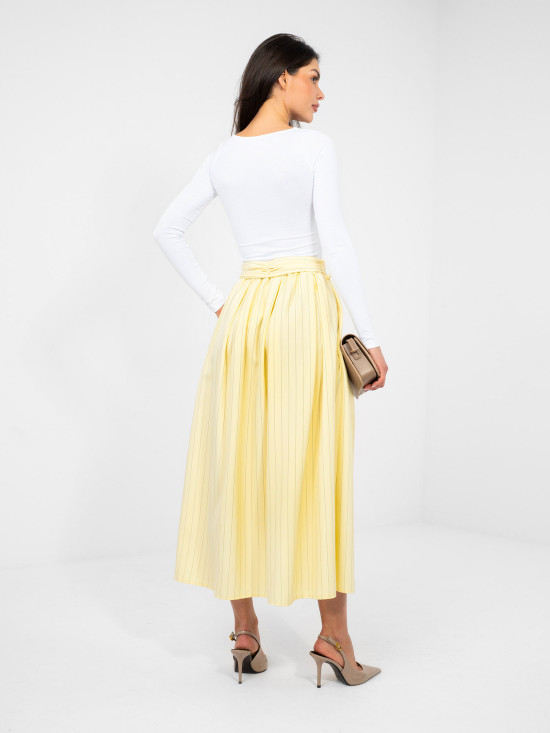 Gonna midi gialla elegante a righe con cintura