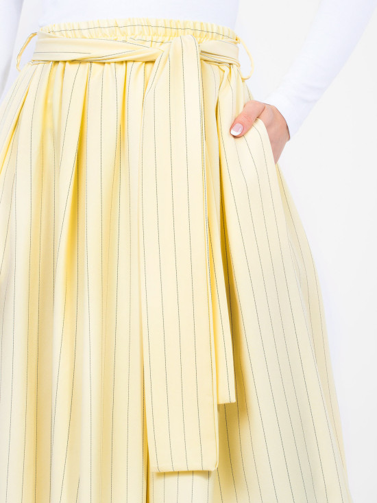 Gonna midi gialla elegante a righe con cintura