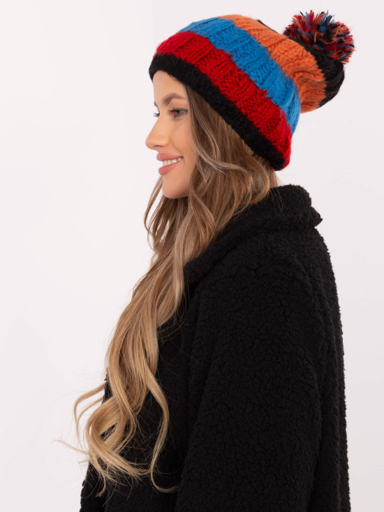 Cappello a righe con pompon