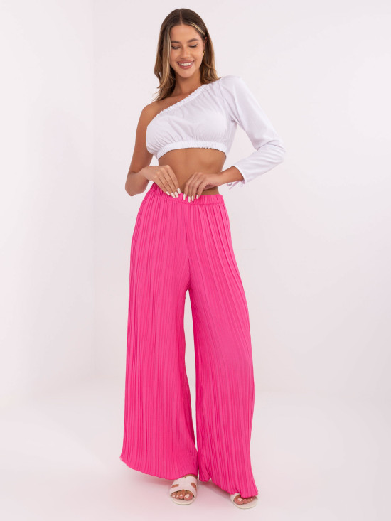 Pantaloni rosa fluorescente alla moda