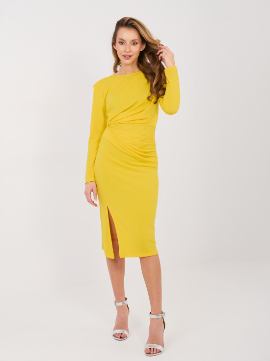 Abito midi elegante giallo con maniche lunghe e arricciature