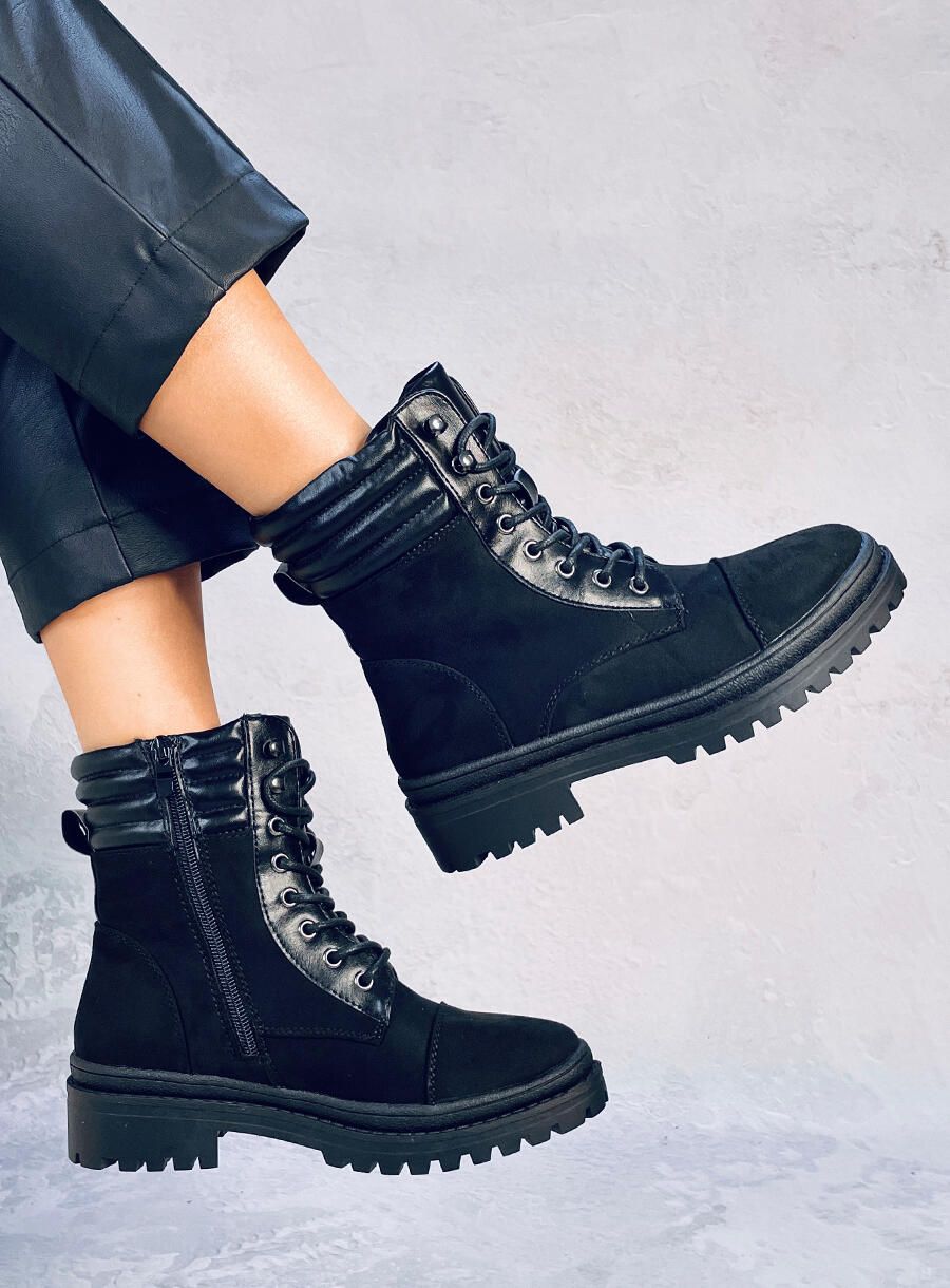 Scarpe stringate da donna nere