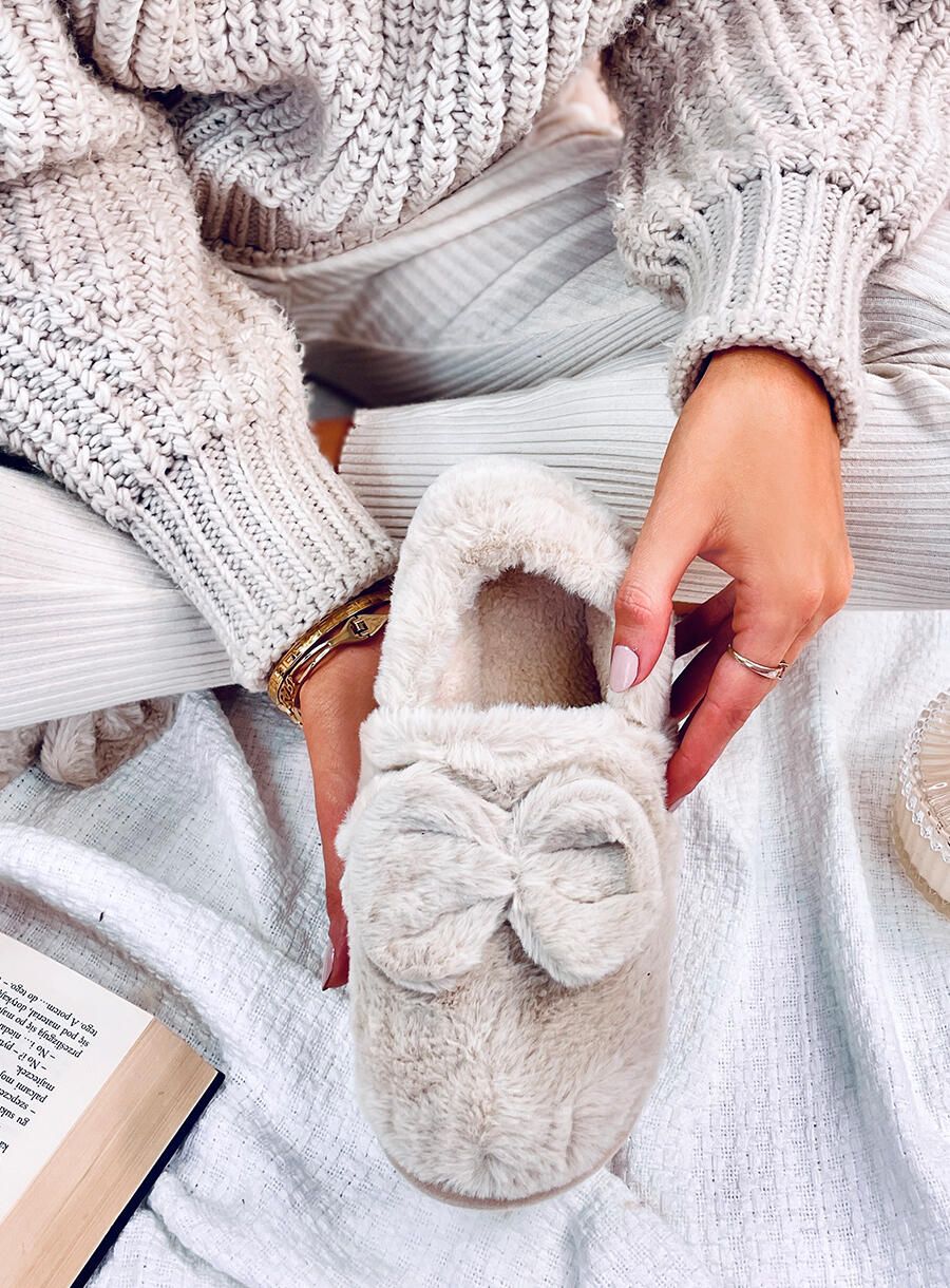 Pantofole in pelliccia con fiocco beige