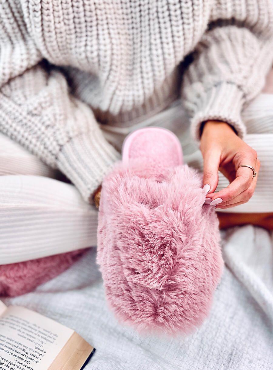 Pantofole con pelliccia artificiale rosa