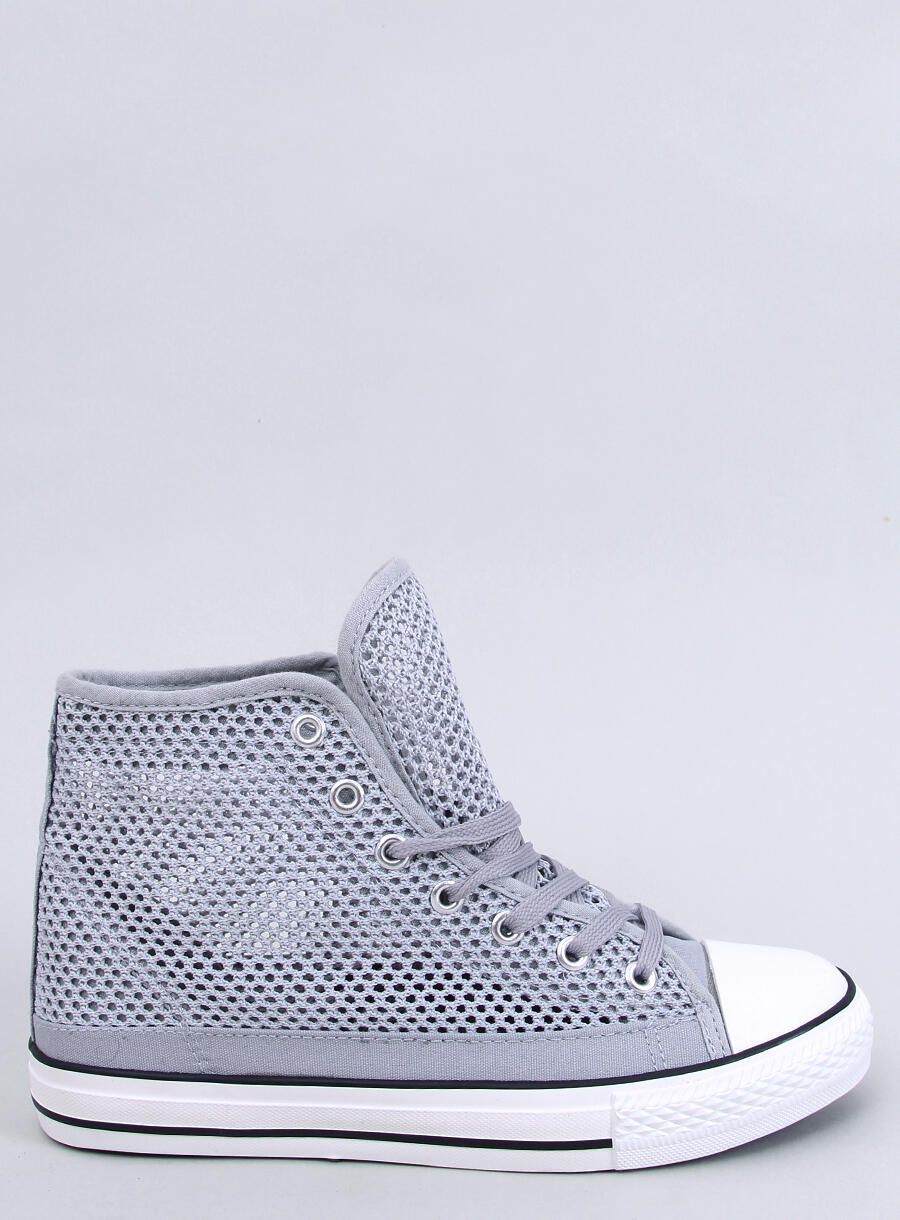Sneakers grigie alte traforate