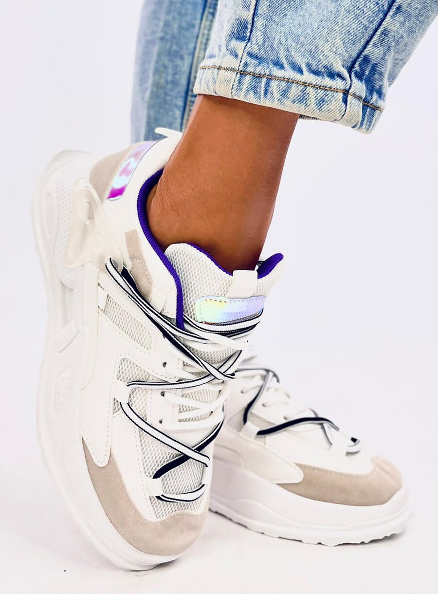 Sneakers bianche con suola alta