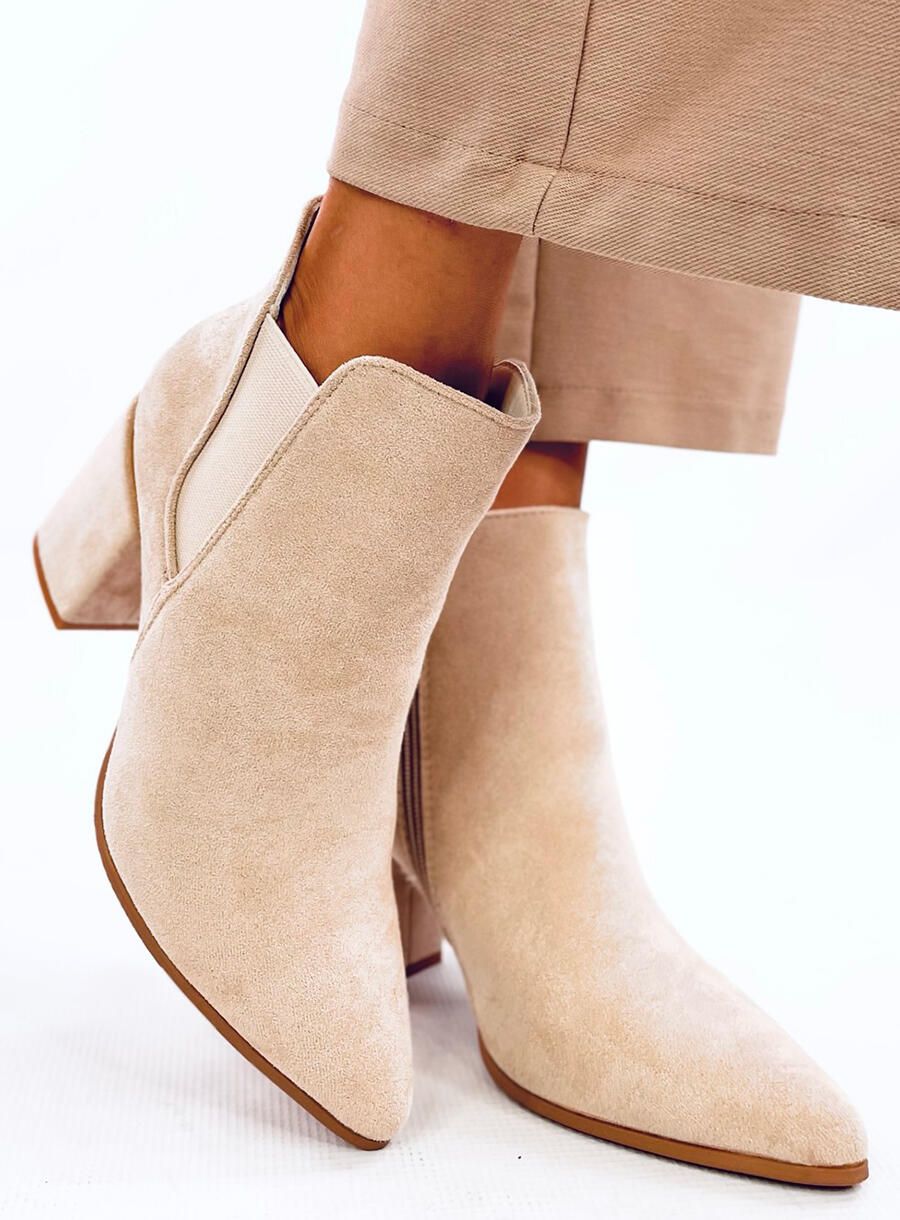 Stivaletti eleganti in camoscio beige chiaro