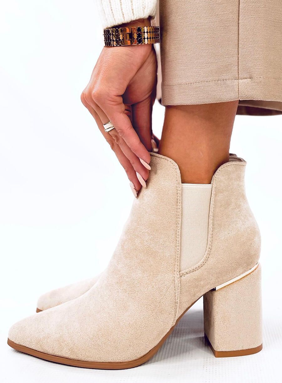 Stivaletti eleganti in camoscio beige chiaro